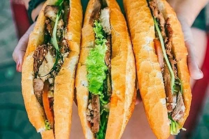 Lâm Đồng siết chặt thức ăn đường phố sau hai vụ nghi ngộ độc bánh mì