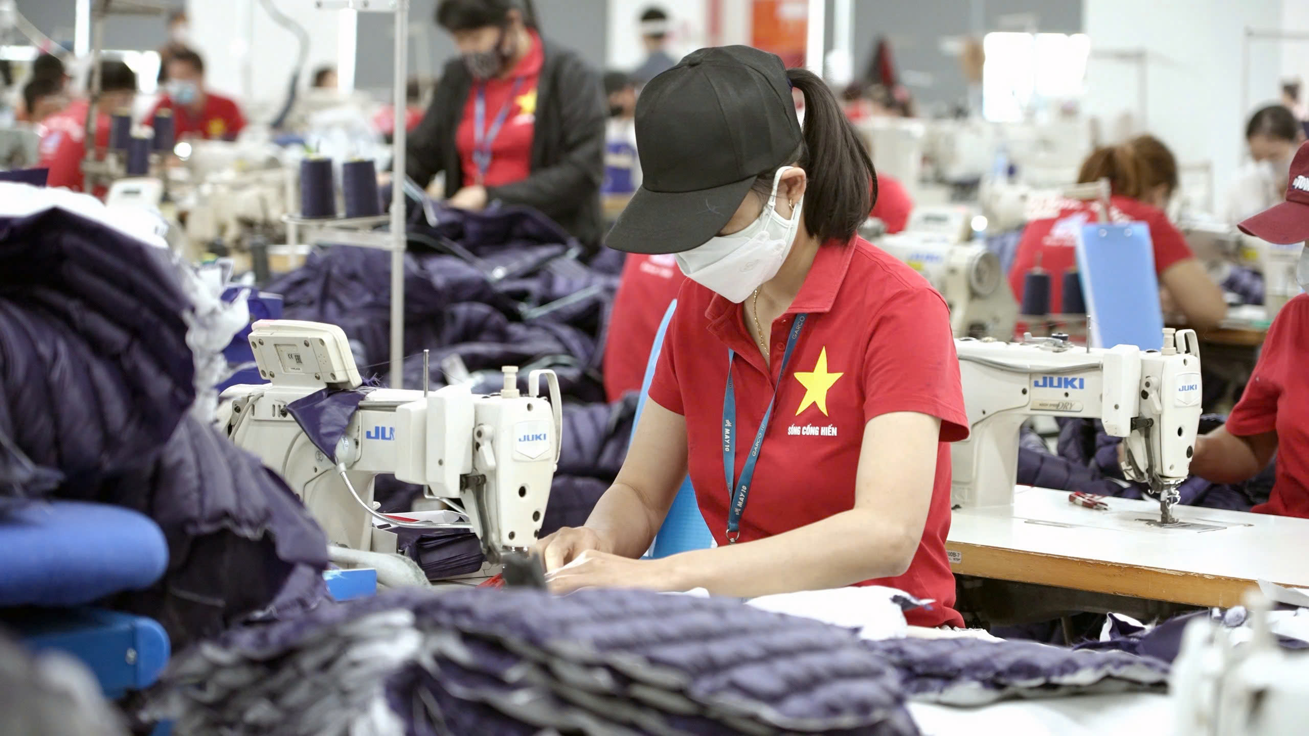 Dệt may xuất khẩu hơn 27 tỷ USD, xơ sợi và vải trở thành điểm sáng