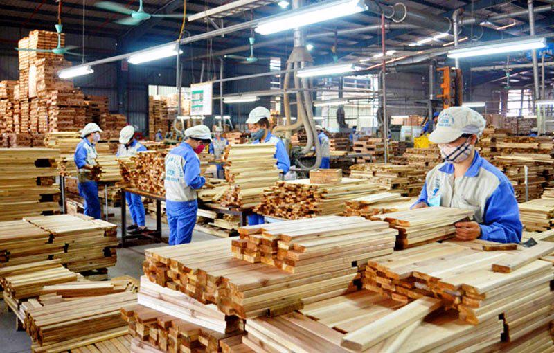 Xuất khẩu gỗ sang Trung Quốc tăng mạnh, thị trường Mỹ sụt giảm vì thuế quan