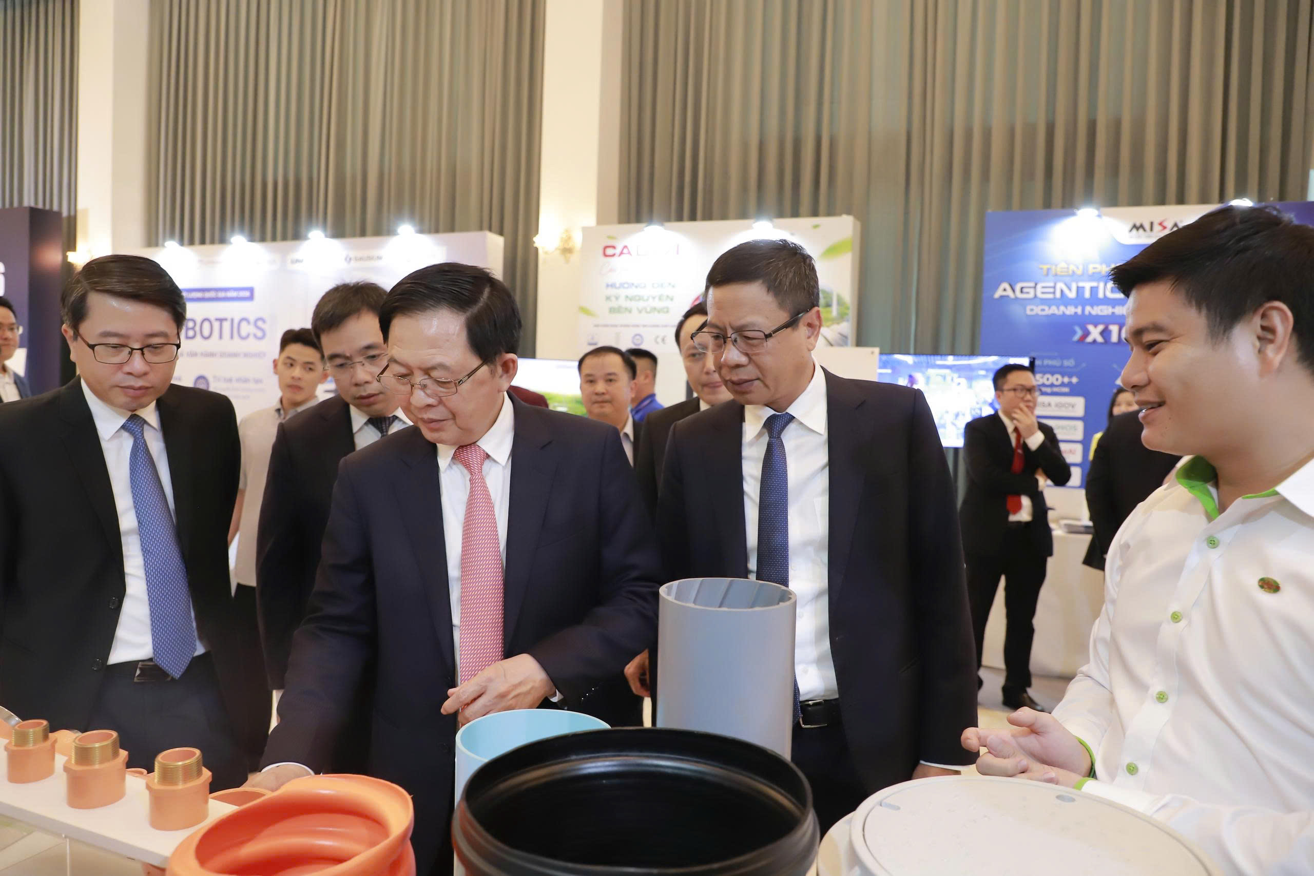 Bứt phá năng suất dựa trên khoa học, công nghệ và chuyển đổi số