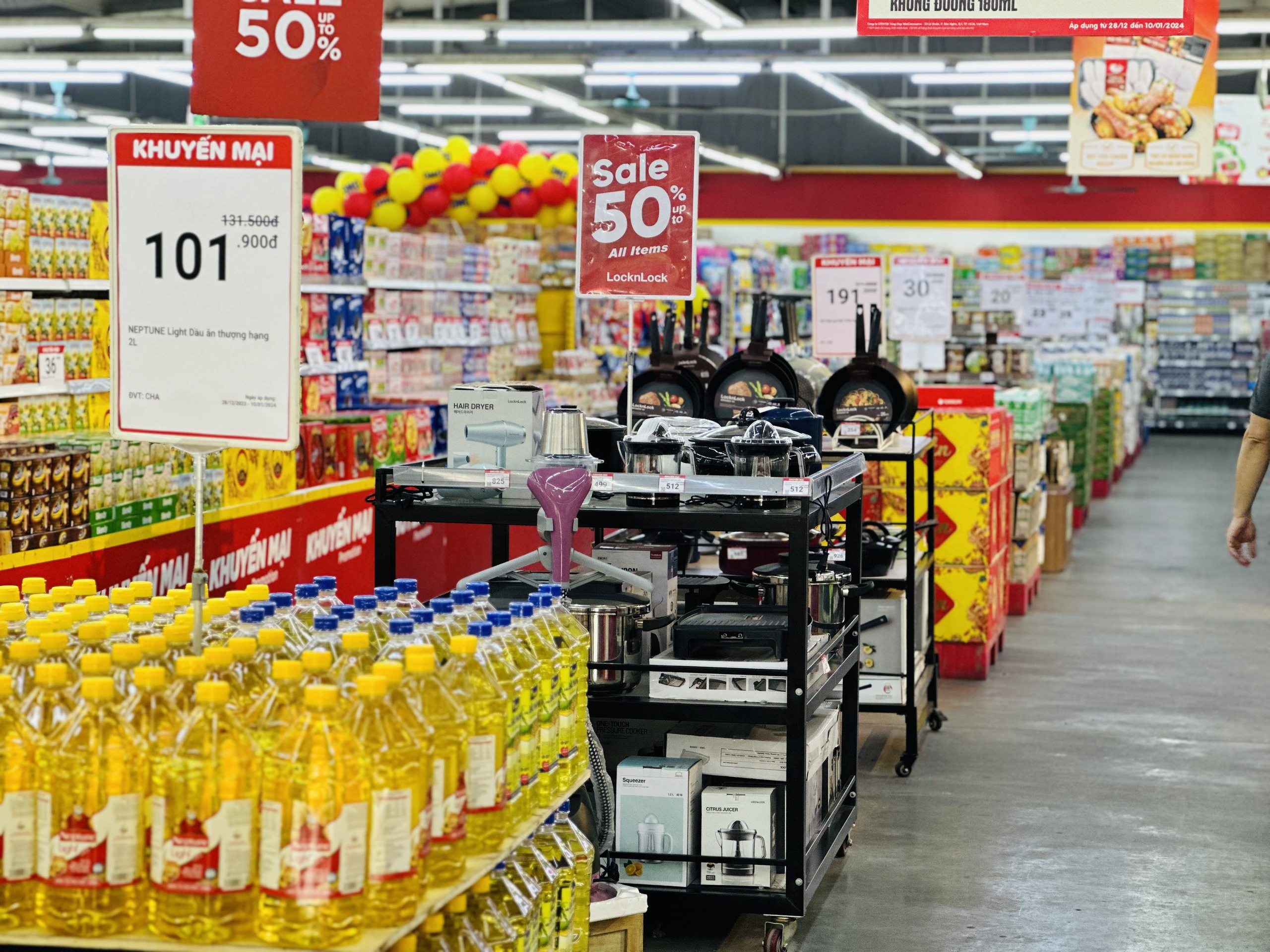 Khuyến mại đến 50%, người mua thực sự tiết kiệm được bao nhiêu?
