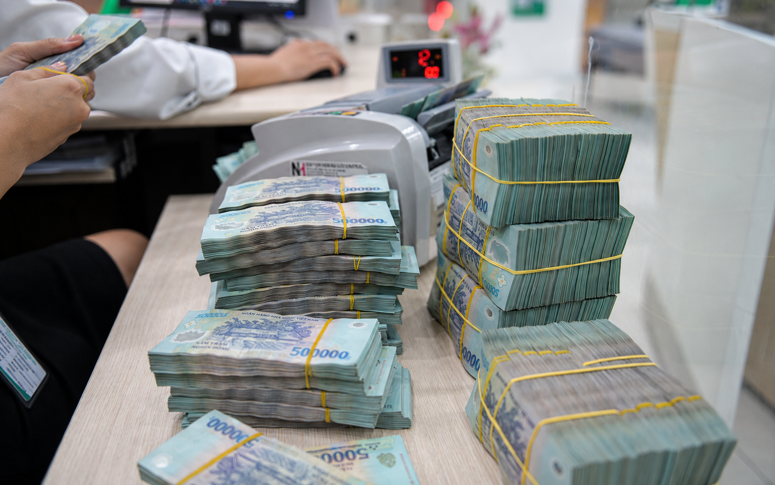 Cuộc đua tăng vốn đưa loạt ngân hàng tiến sát mốc 100.000 tỷ đồng