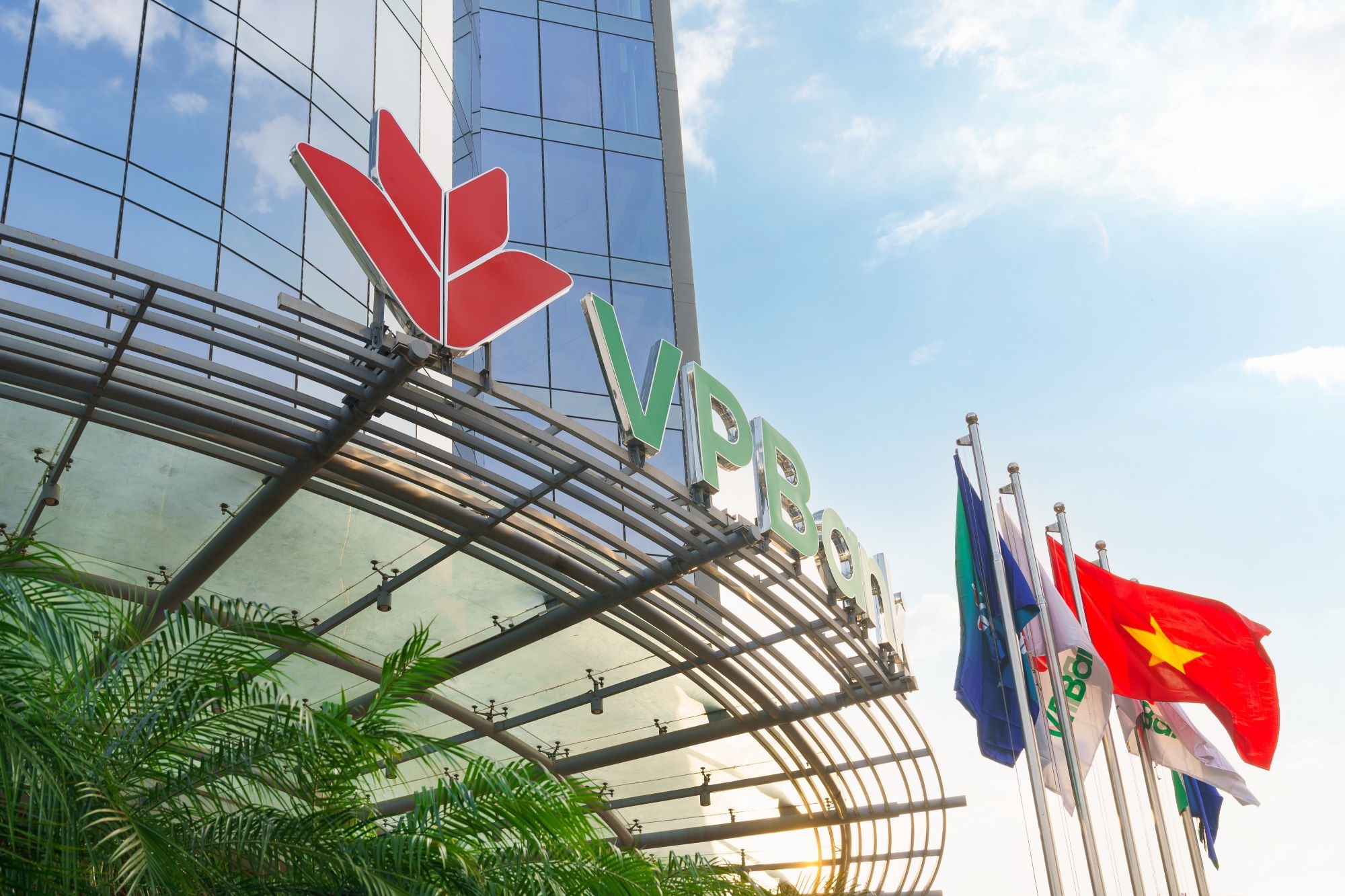 Giữa làn sóng tăng vốn, tìm cổ đông ngoại, VPBank có lợi thế gì?