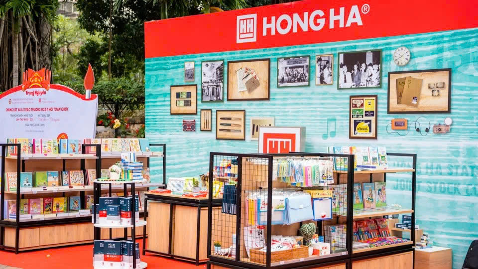 Văn phòng phẩm Hồng Hà bị phạt, buộc thu hồi Bình nước H-251 vi phạm nhãn hàng hóa