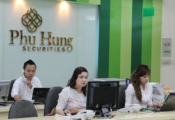 Chứng khoán Phú Hưng (PHS) hoàn tất chào bán 50 triệu cổ phiếu, nợ phải trả gần đạt mức 4.000 tỷ đồng