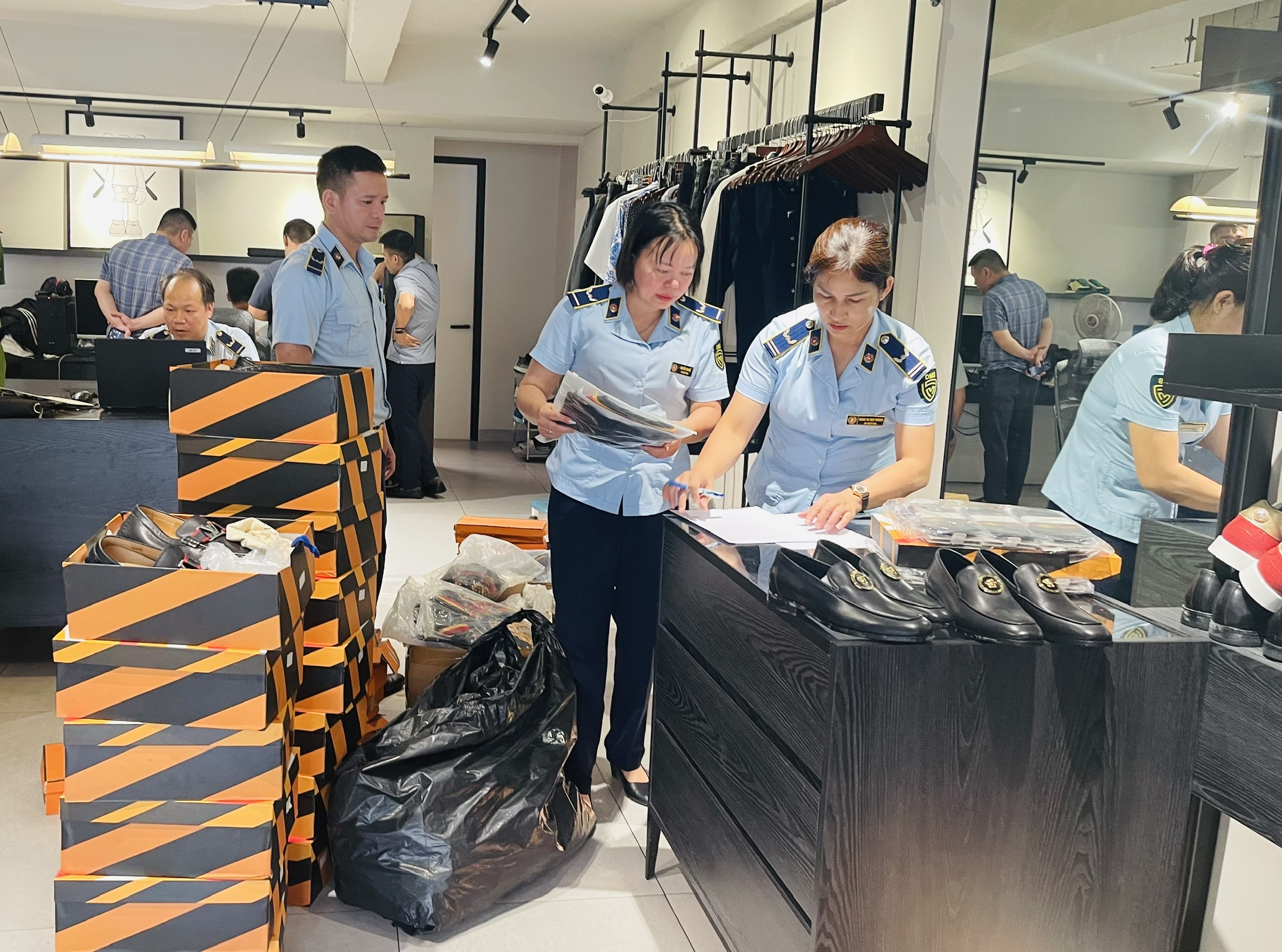 Giữ thương hiệu giữa "ma trận" hàng giả trên môi trường số