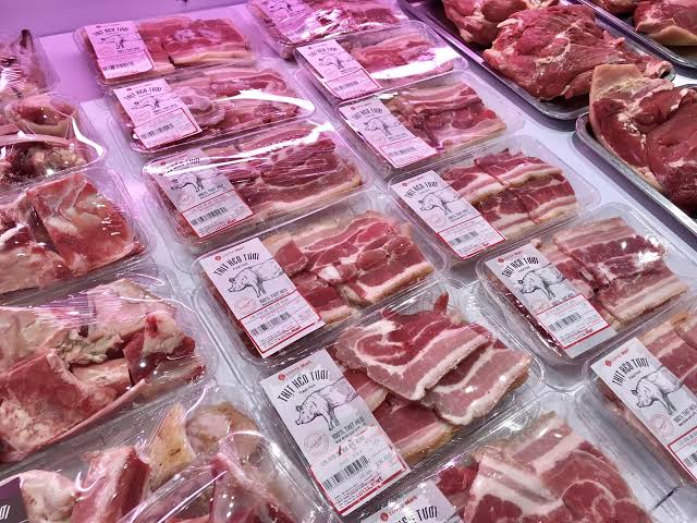 Nhập khẩu thịt tăng mạnh, chăn nuôi trong nước chịu sức ép