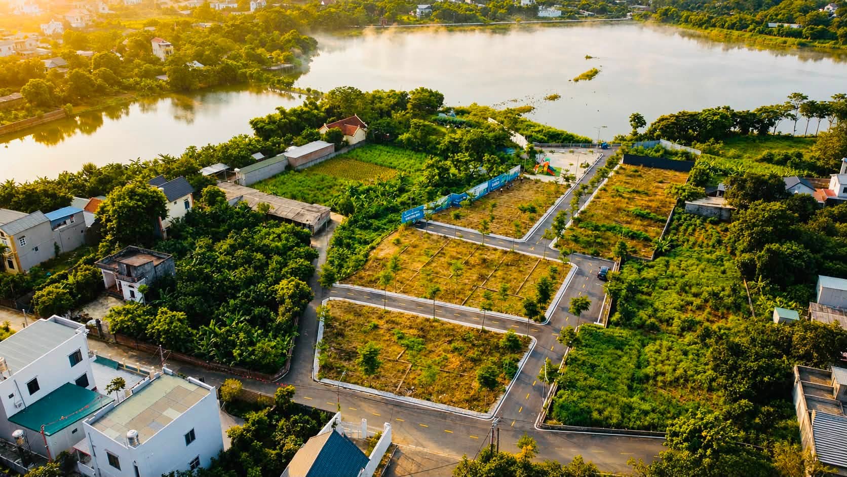Đất nền lao dốc, nhà đầu tư mắc kẹt trong vòng xoáy cắt lỗ