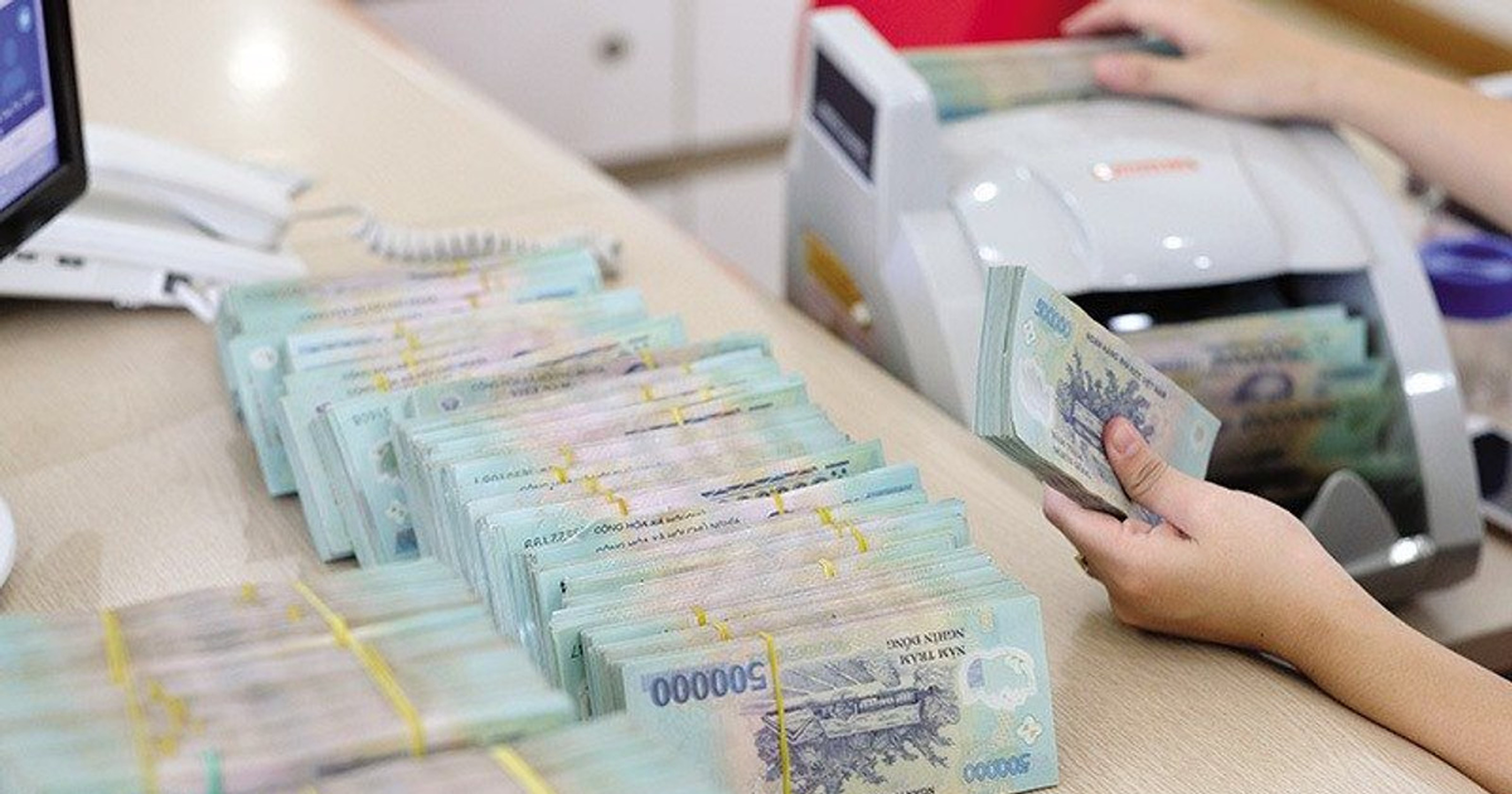Tiền gửi tăng tốc, áp lực lãi suất bắt đầu hạ nhiệt
