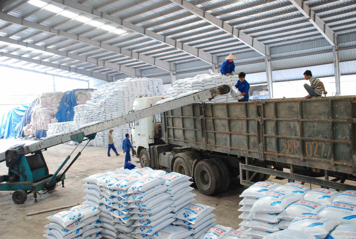 Phân bón Việt tăng tốc xuất khẩu, nhập khẩu giảm sâu