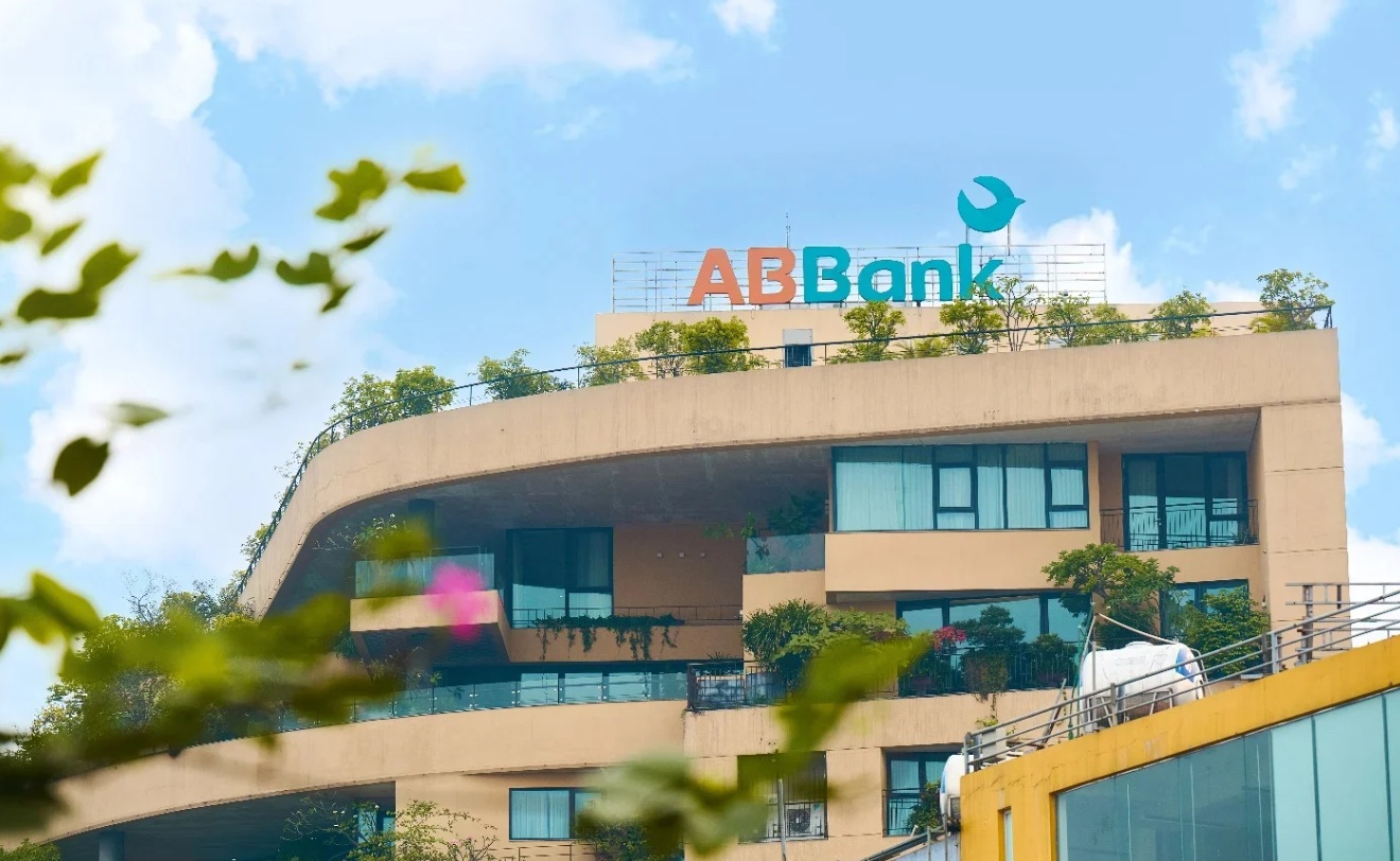 Con gái Chủ tịch rời HĐQT ABW, ABBank lãi hơn 3.000 tỷ bất chấp nợ xấu tăng 62%