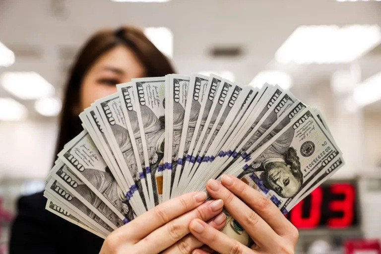Tỷ giá trung tâm vượt đỉnh, USD ngân hàng tăng mạnh