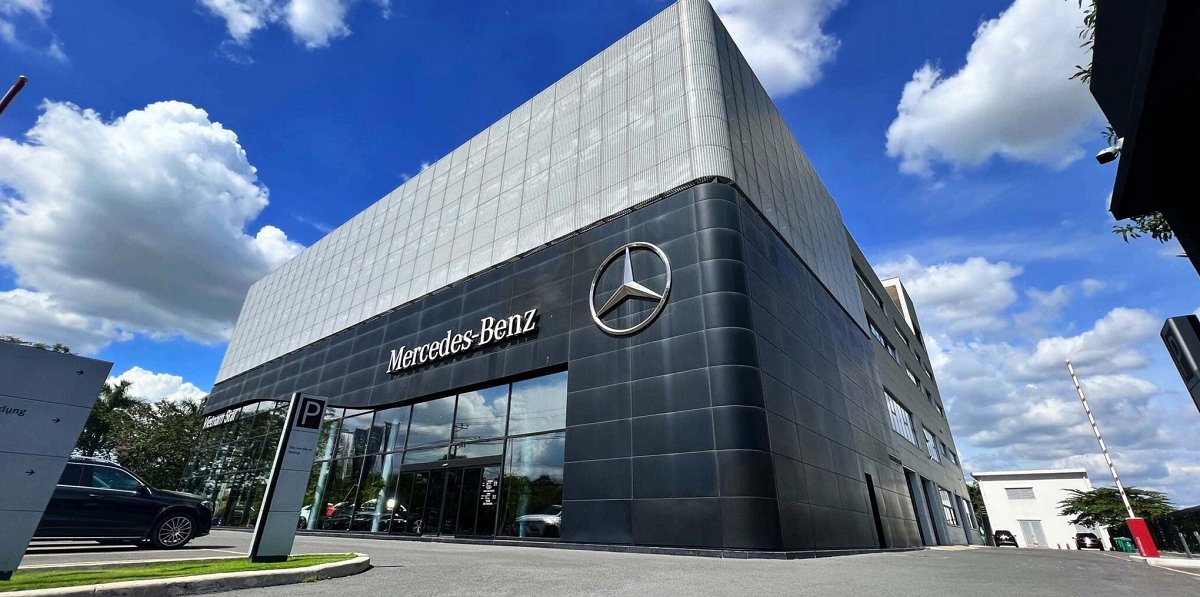 Mercedes-Benz triệu hồi 288 xe C200, C300 do lỗi khóa cửa có thể khiến xe tự di chuyển