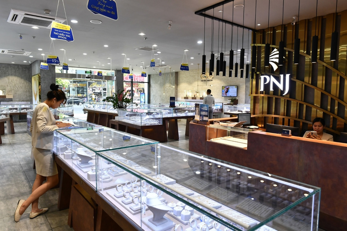 PNJ rút ngắn thời gian thanh toán cho khách bán vàng, kim cương