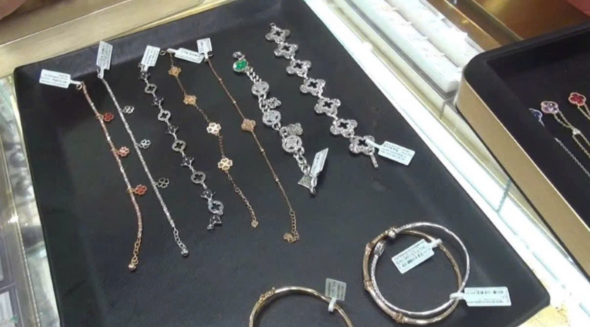 Khánh Hòa Doanh nghiệp kinh doanh trang sức giả nhãn hiệu Louis Vuitton bị phạt 190 triệu đồng
