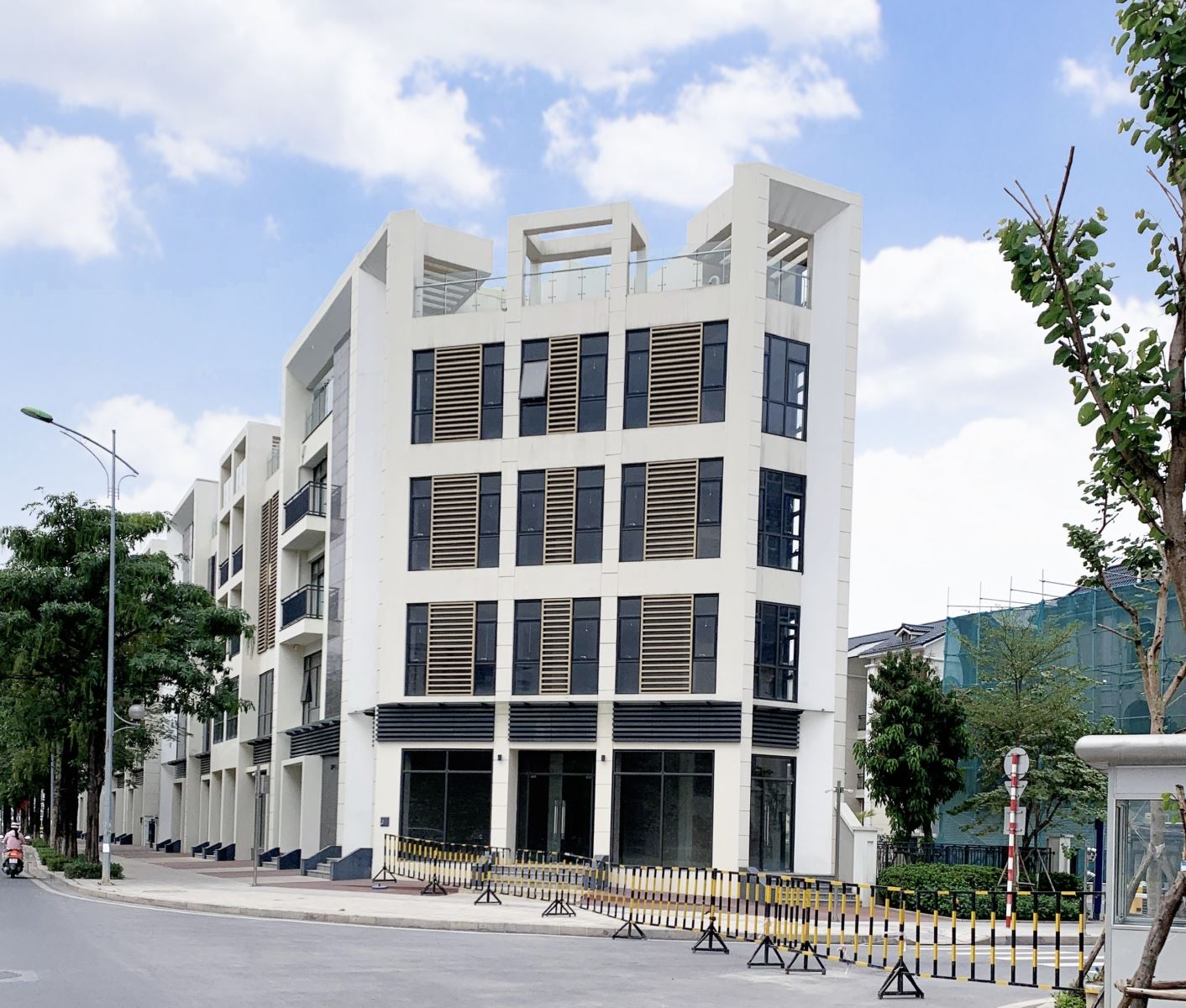 Nhà đất Tây Hồ đang rao giá bán thế nào?