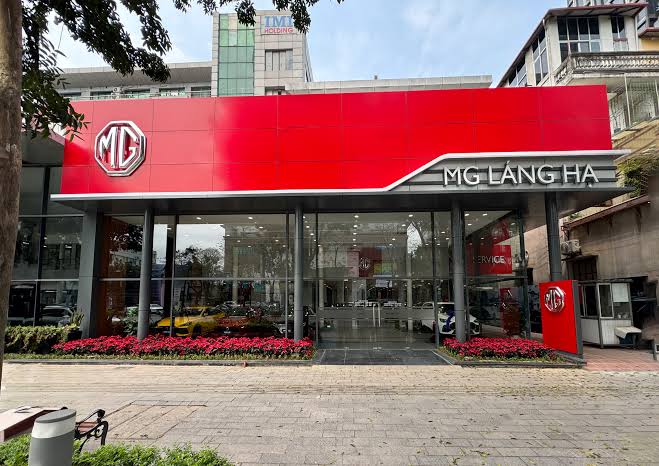 MG ZS giảm sâu, bản hybrid chờ ngày về