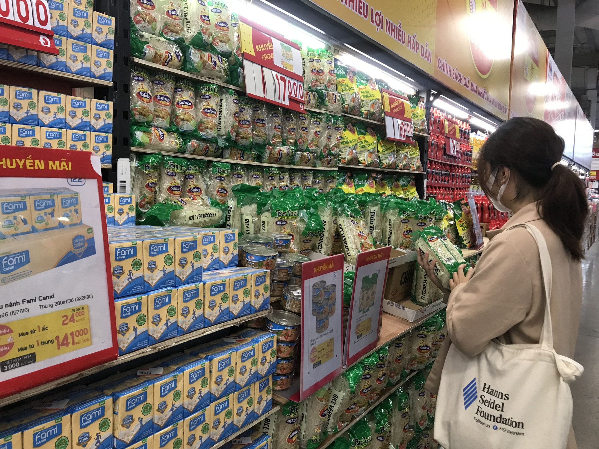 Vào siêu thị, doanh nghiệp được gì ngoài doanh số?