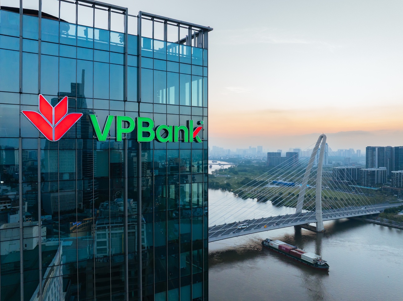 5 năm phát triển mạnh mẽ của VPBank Mở rộng về cả quy mô và chiều sâu 