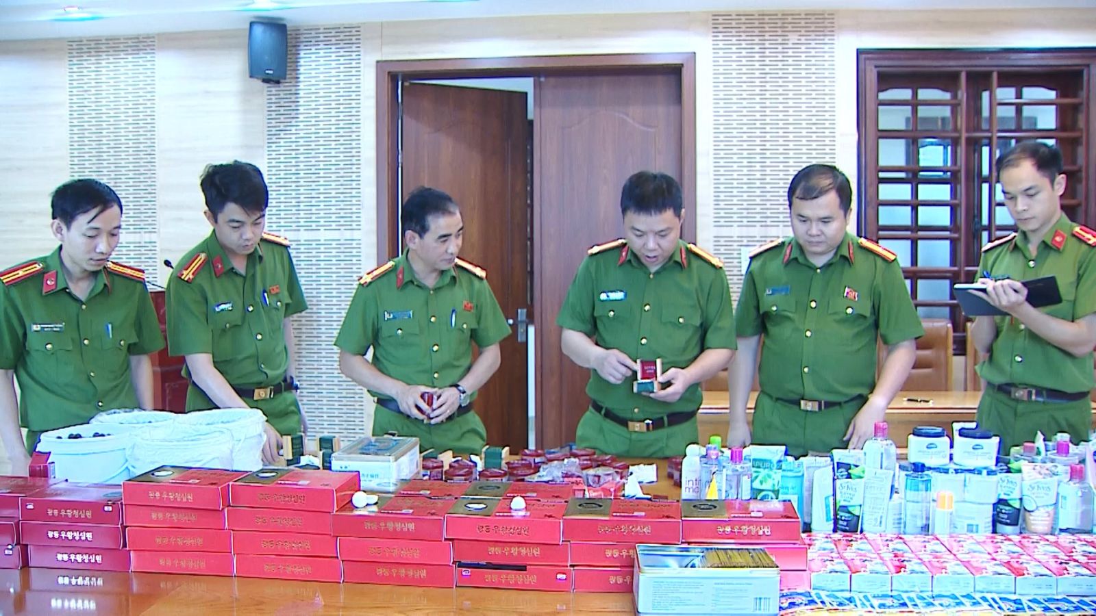Thanh Hóa triệt phá đường dây sản xuất, buôn bán An Cung và mỹ phẩm giả quy mô đặc biệt lớn
