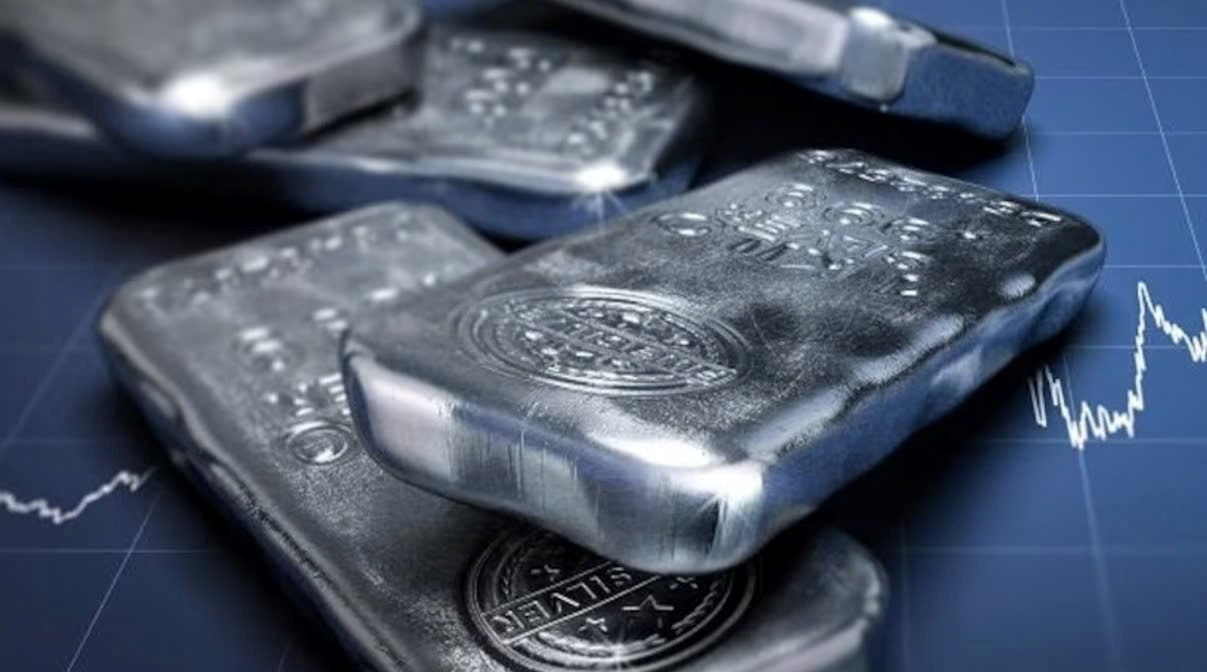 Giá bạc chịu sức ép từ đồng USD mạnh và lãi suất Mỹ cao