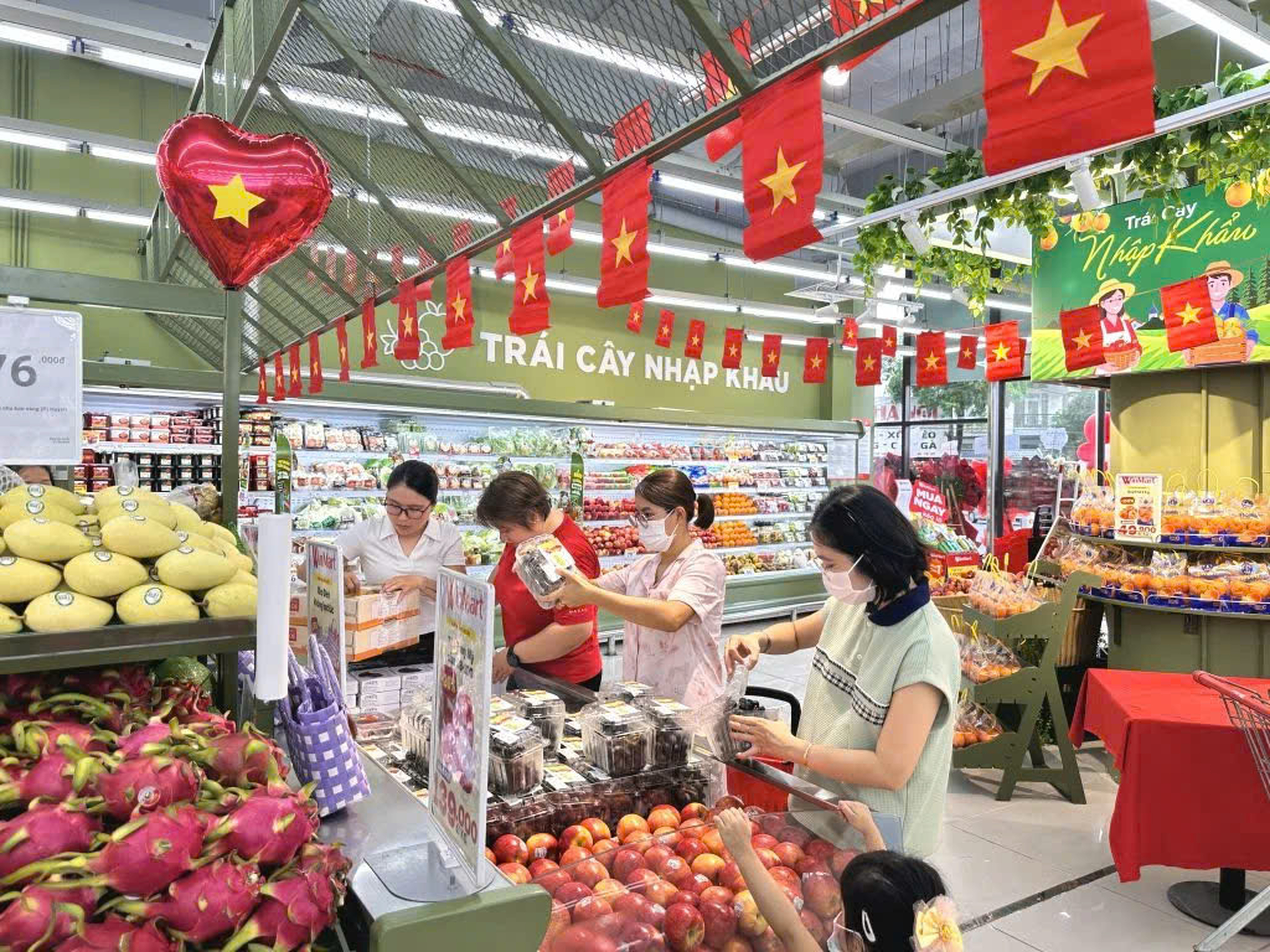Bán lẻ tăng 13,4%, sức mua cuối năm trước áp lực giá cả