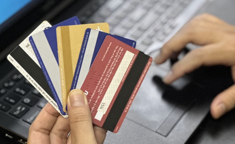 Bán tài khoản ngân hàng, đổi lấy lợi nhỏ nhưng đối mặt rủi ro lớn