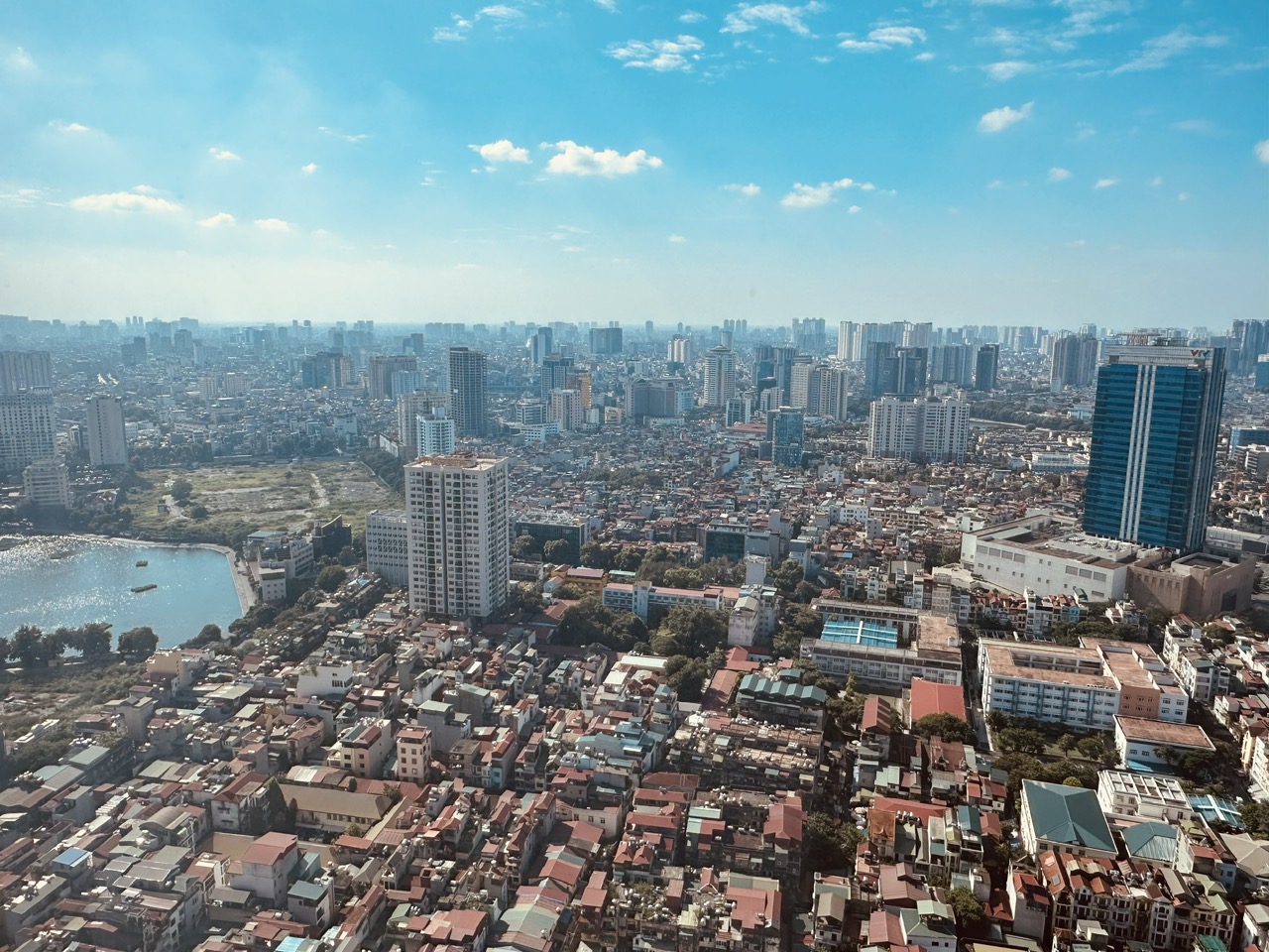 Người Việt dành 36% tài sản cho bất động sản, đầu tư cổ phiếu chỉ chiếm 4%