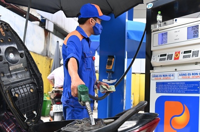 Doanh nghiệp tự quyết giá xăng dầu: Công cụ nào giám sát, quản lý giá?