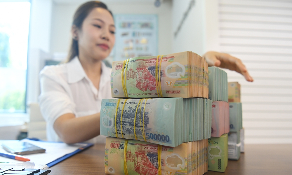 Lãi suất thả nổi gần 20%năm, người vay chật vật trả nợ