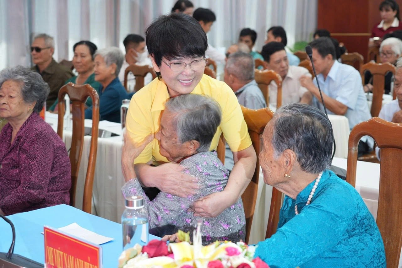 Nhà đồng sáng lập Quỹ Thiện Tâm - bà Phạm Thu Hương: “Làm việc thiện để thấy mình sống có giá trị hơn”