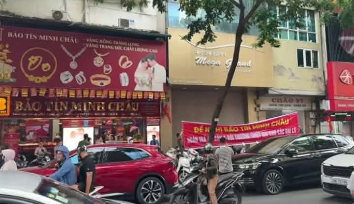 Bảo Tín Minh Châu nói gì sau khi nhiều đại lý căng băng rôn đòi tài sản, bồi thường thiệt hại?