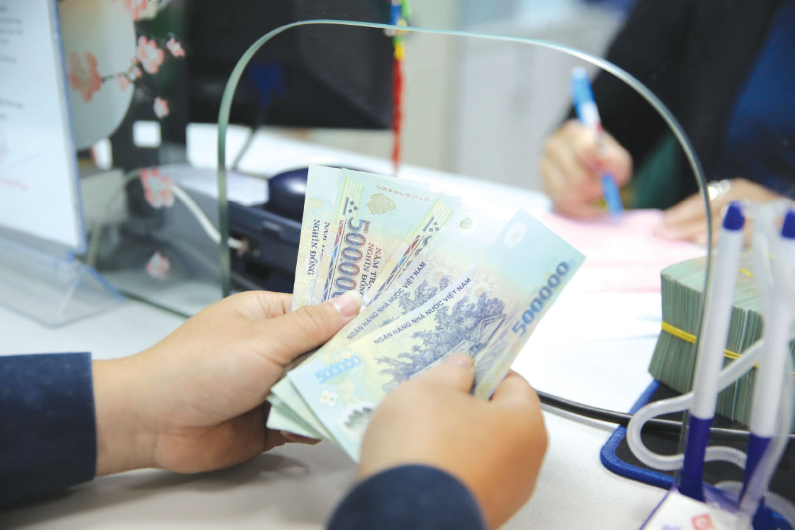 NHNN yêu cầu giảm lãi suất, ngân hàng không tuân thủ có thể bị hạ room tín dụng năm 2027