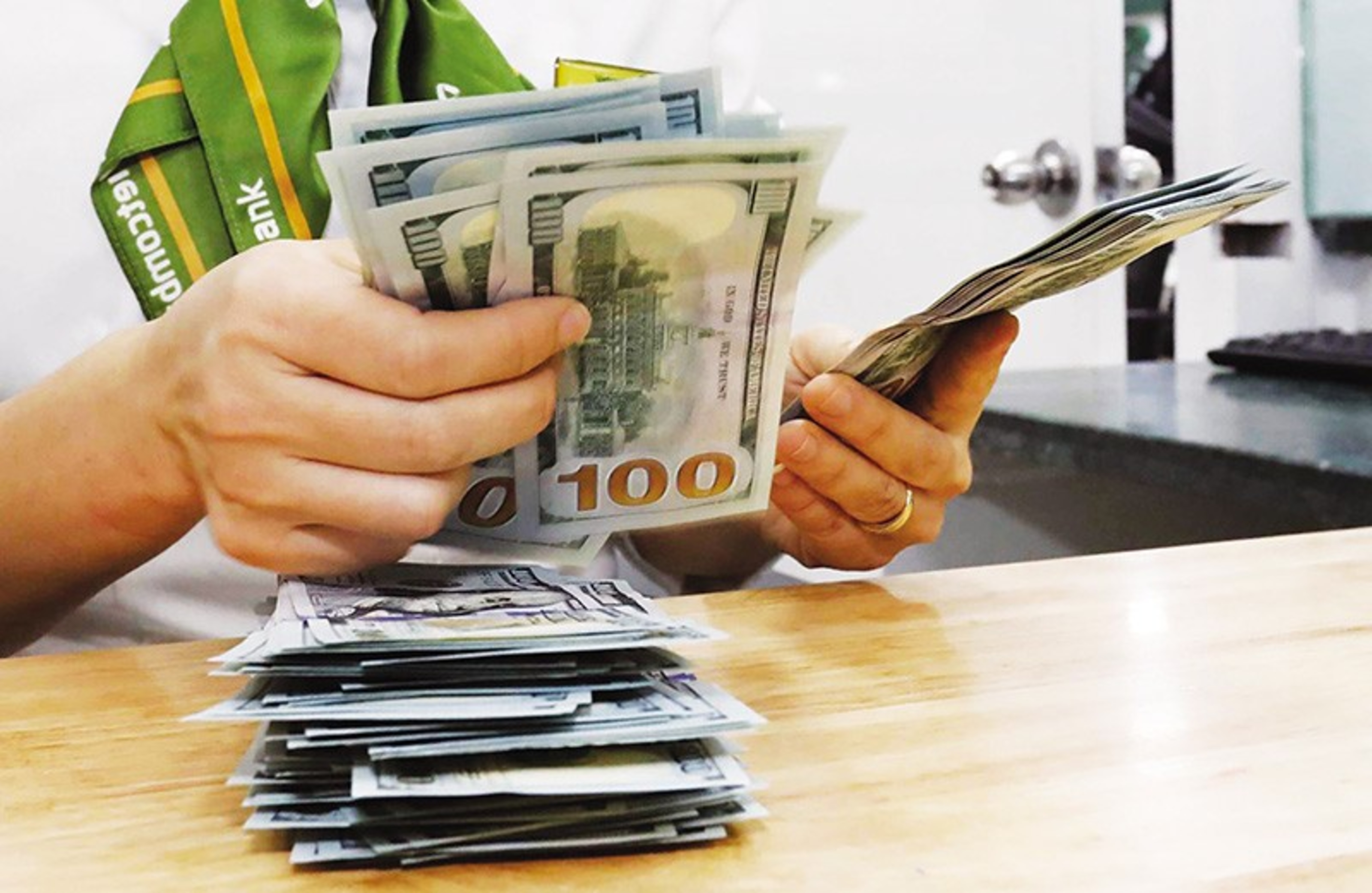 Tỷ giá hạ nhiệt, doanh nghiệp vẫn phải giữ chặt bài toán chi phí ngoại tệ