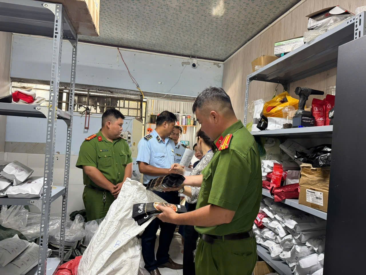Cà Mau Đề nghị chuyển cơ quan điều tra vụ hơn 172kg cà phê đóng gói có dấu hiệu là hàng giả
