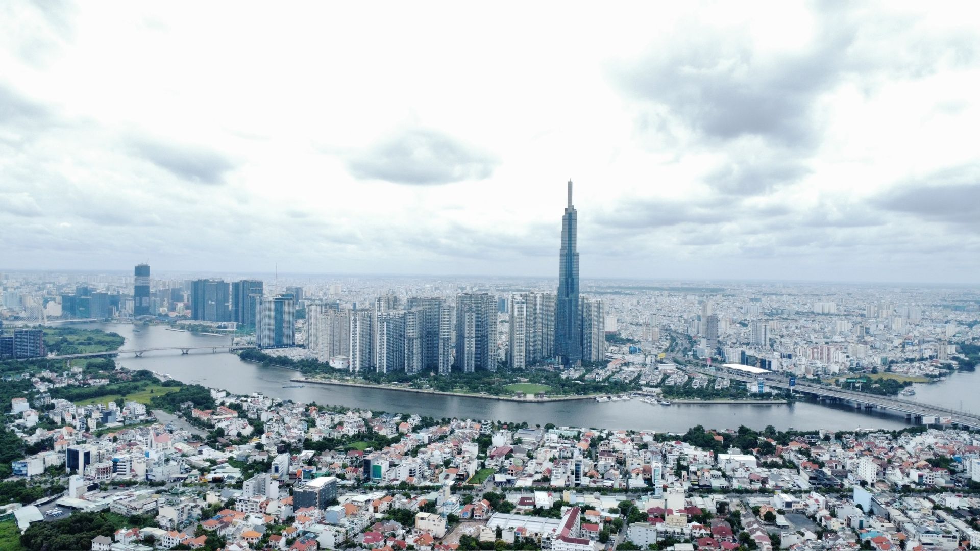 Bất động sản TP Hồ Chí Minh phục hồi nhưng nguồn cung vẫn lệch pha