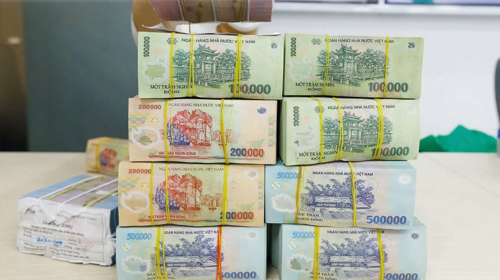 Trước sức ép lãi suất: Vốn dài hạn ngày càng đắt đỏ
