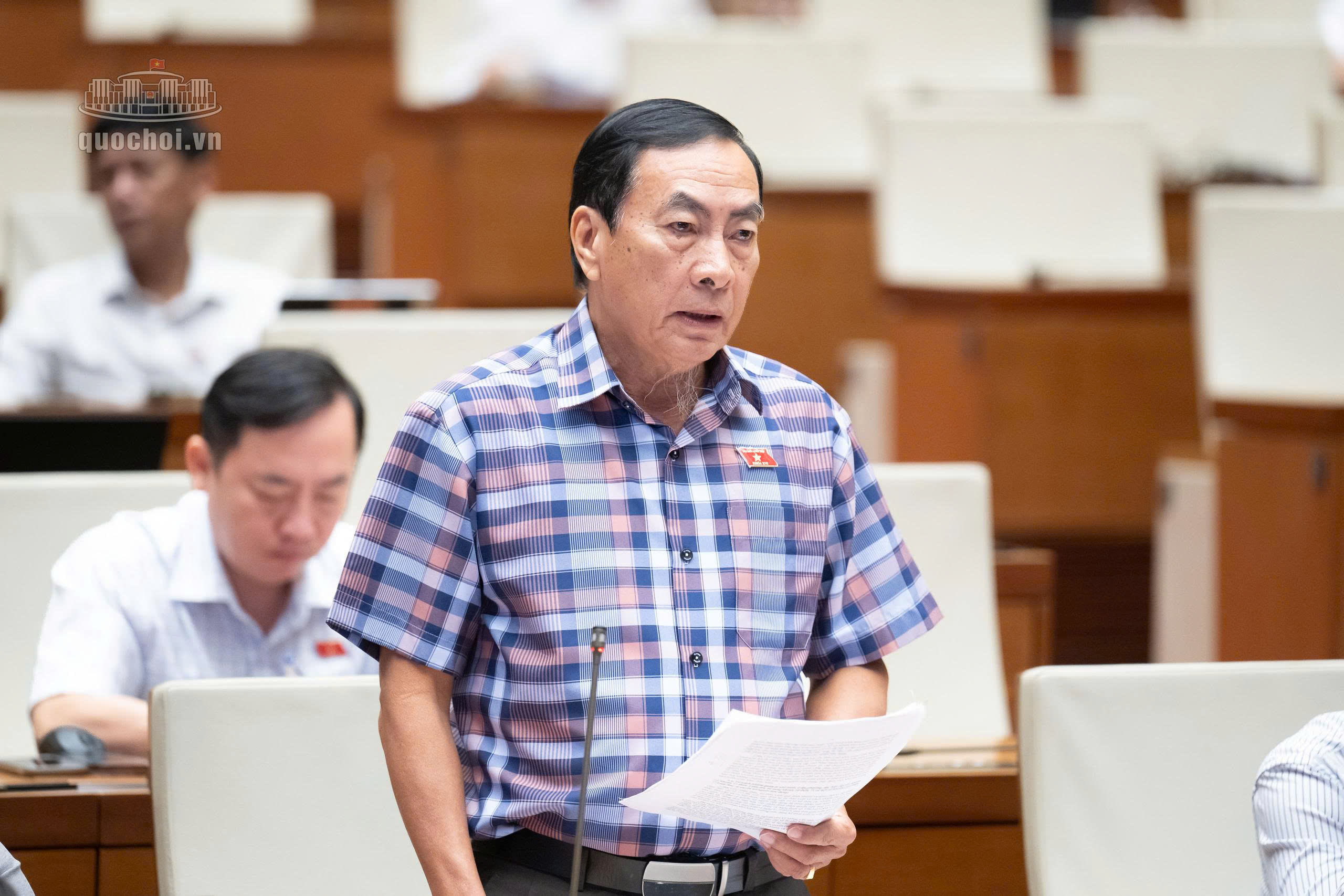 Nhà nước độc quyền về thương mại đối với một số hàng hóa, nhưng khuyến mại, giảm giá để bảo vệ quyền lợi người tiêu dùng
