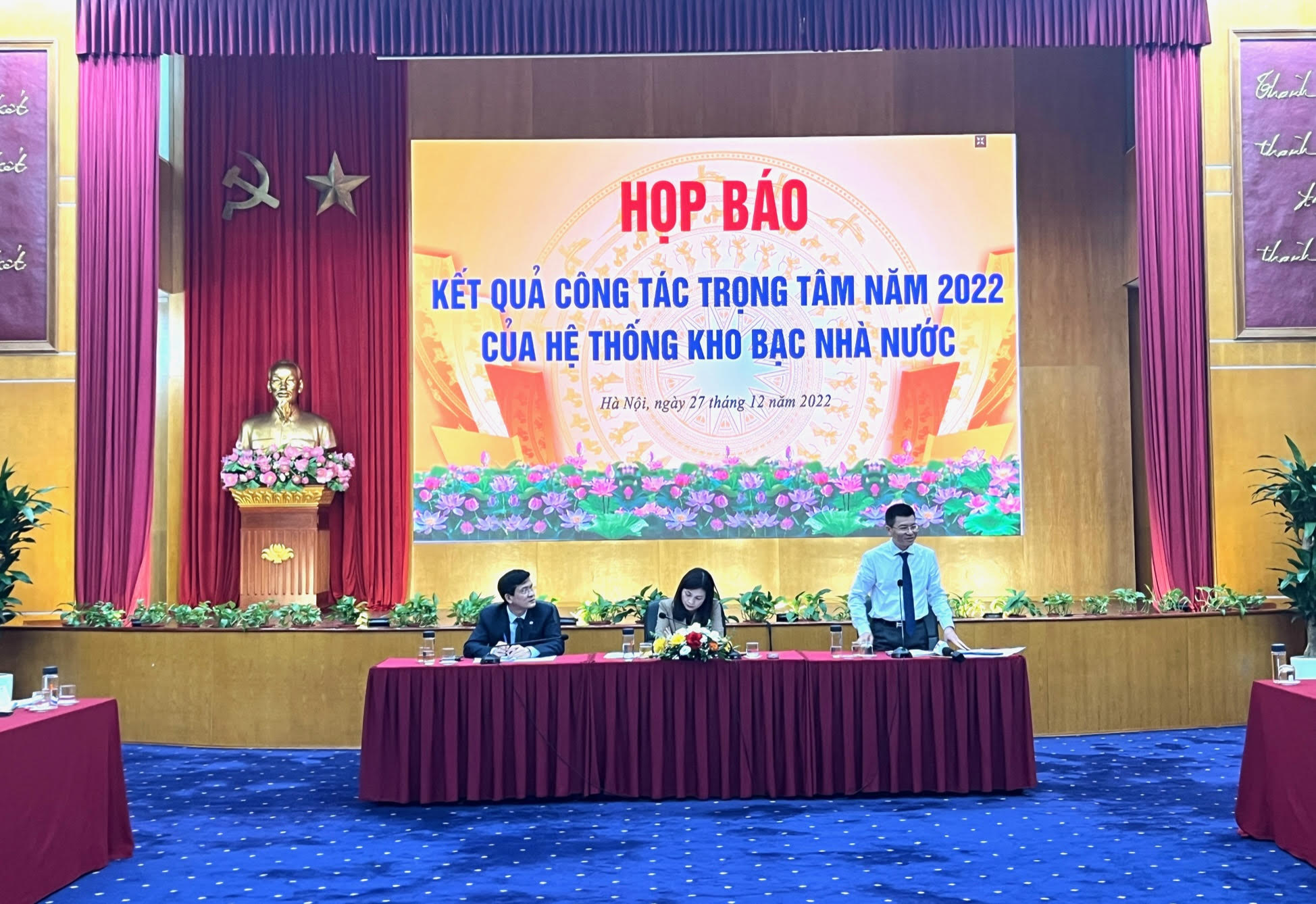 Kho bạc Nhà nước đang gửi 900.000 tỷ đồng tại Ngân hàng Nhà nước và 4 ngân hàng thương mại