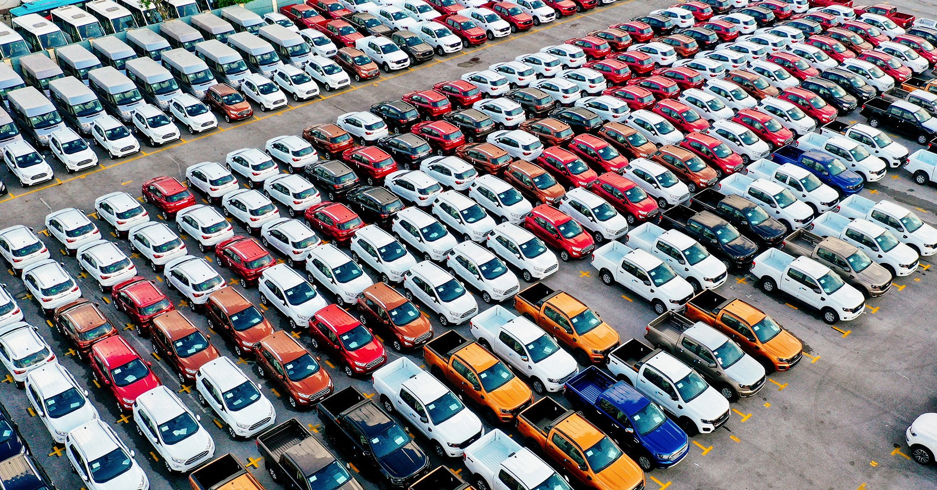 Lượng lớn ôtô nhập khẩu nguyên chiếc về Việt Nam từ đầu năm 2023