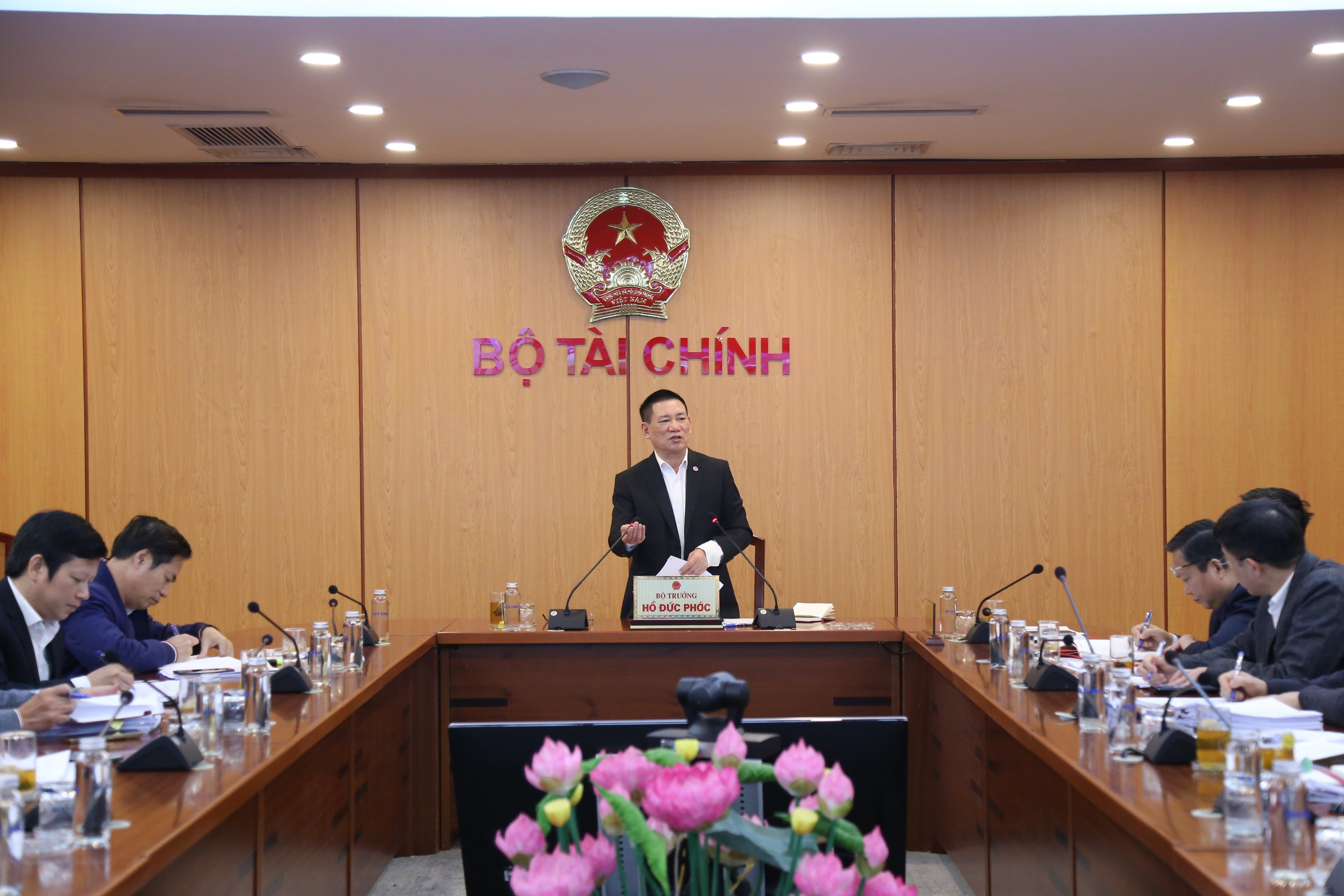 Đề xuất tiếp tục áp dụng thuế giá trị gia tăng 8%