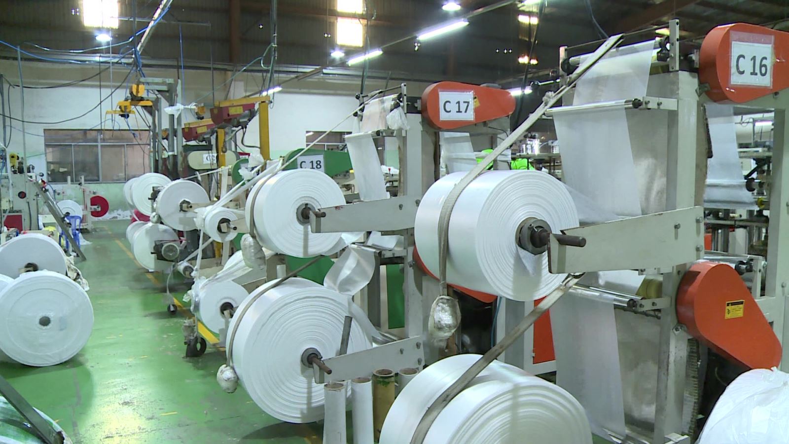 Đề xuất thuế Bảo vệ môi trường với bao bì khó phân hủy tương đương với thế giới