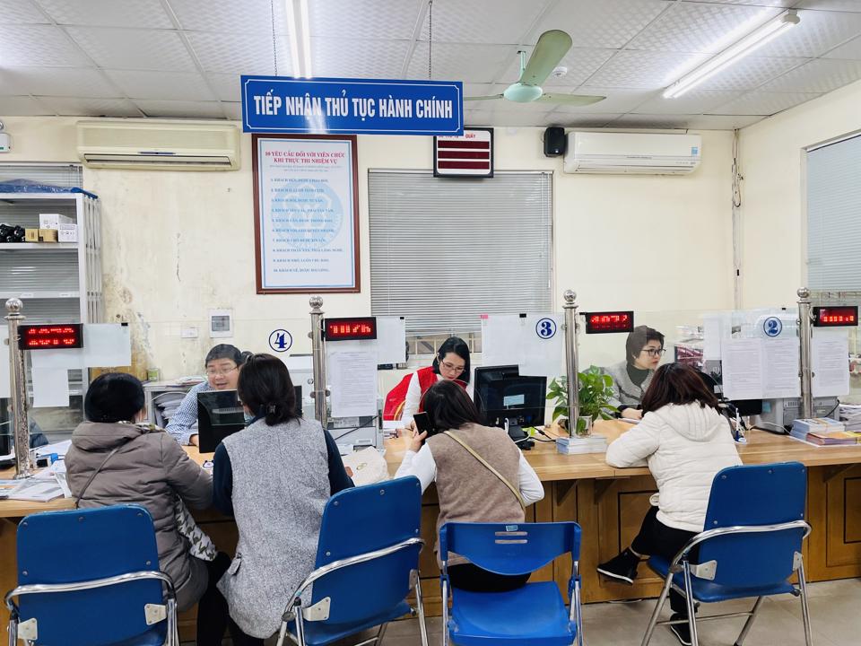 Hoàn thiện quy trình để thực hiện việc bãi bỏ yêu cầu nộp, xuất trình sổ hộ khẩu giấy, sổ tạm trú giấy