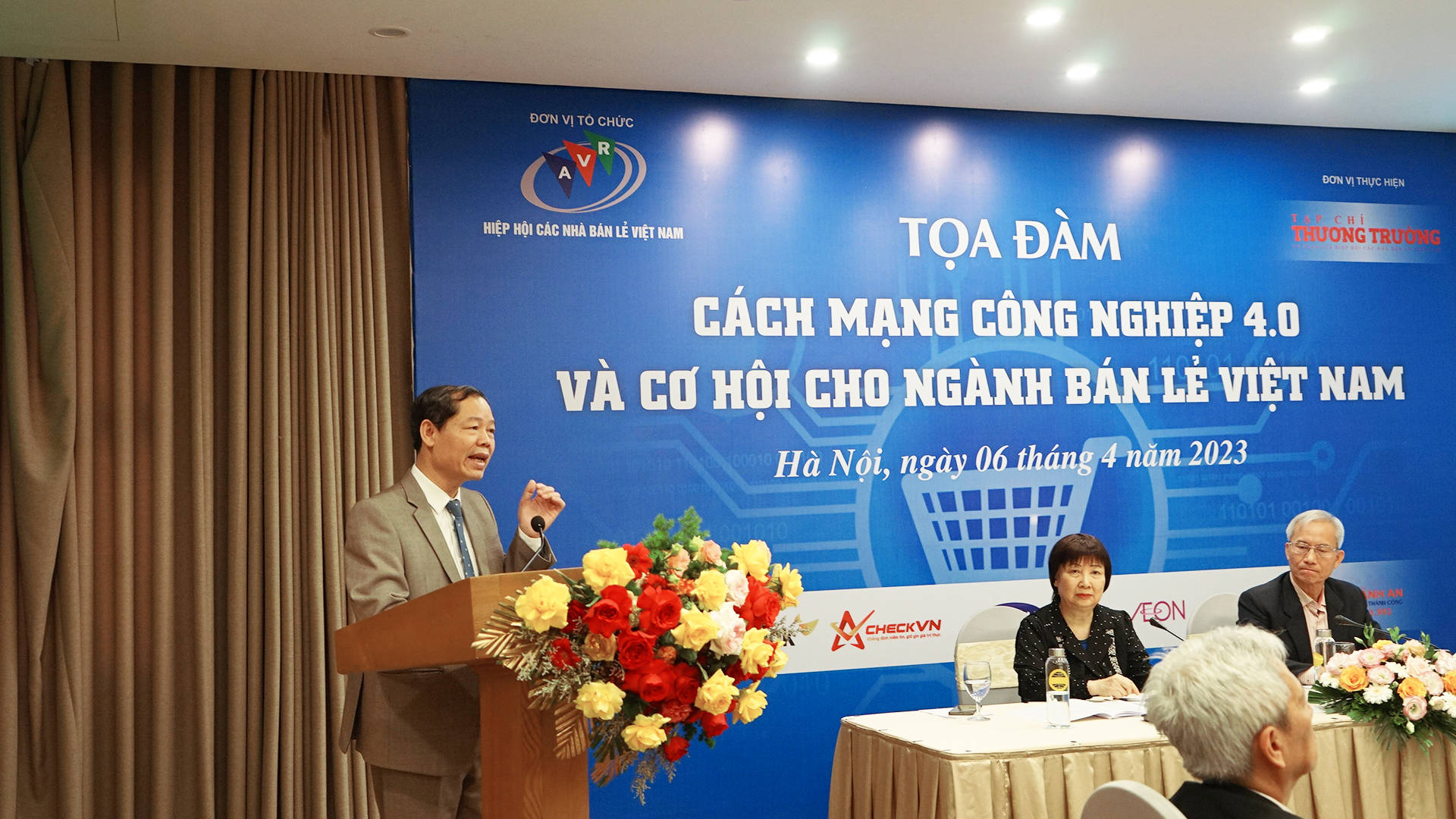 Ngành bán lẻ thay đổi để tồn tại trong cách mạng công nghiệp 4.0