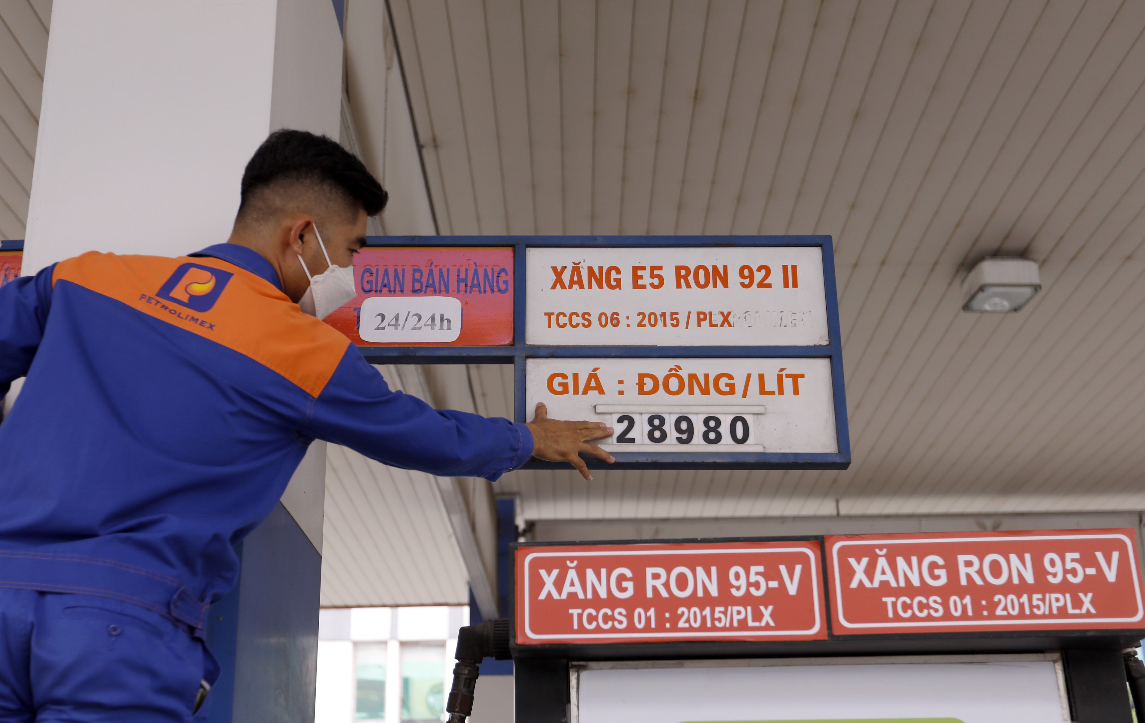 Giá xăng ngày mai có thể tăng hơn 1.000 đồnglít