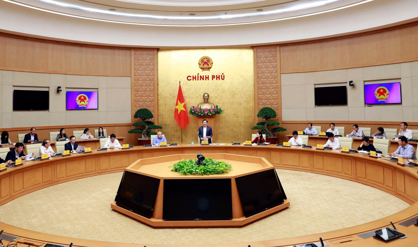 Chính phủ xem xét đề xuất hoàn trả chi phí, lợi nhuận cho bán lẻ xăng dầu