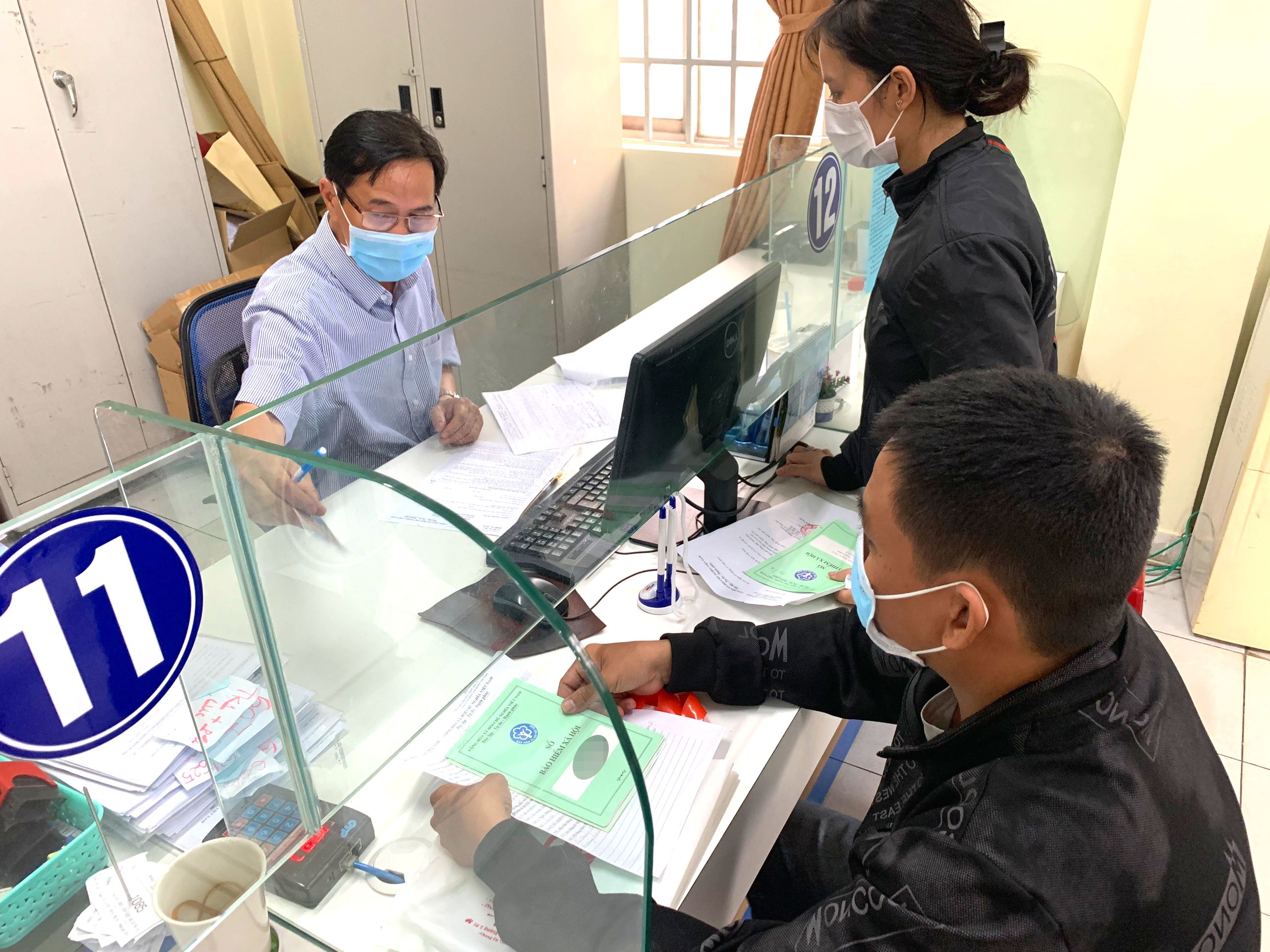 Đề nghị cấm mua bán sổ bảo hiểm xã hội