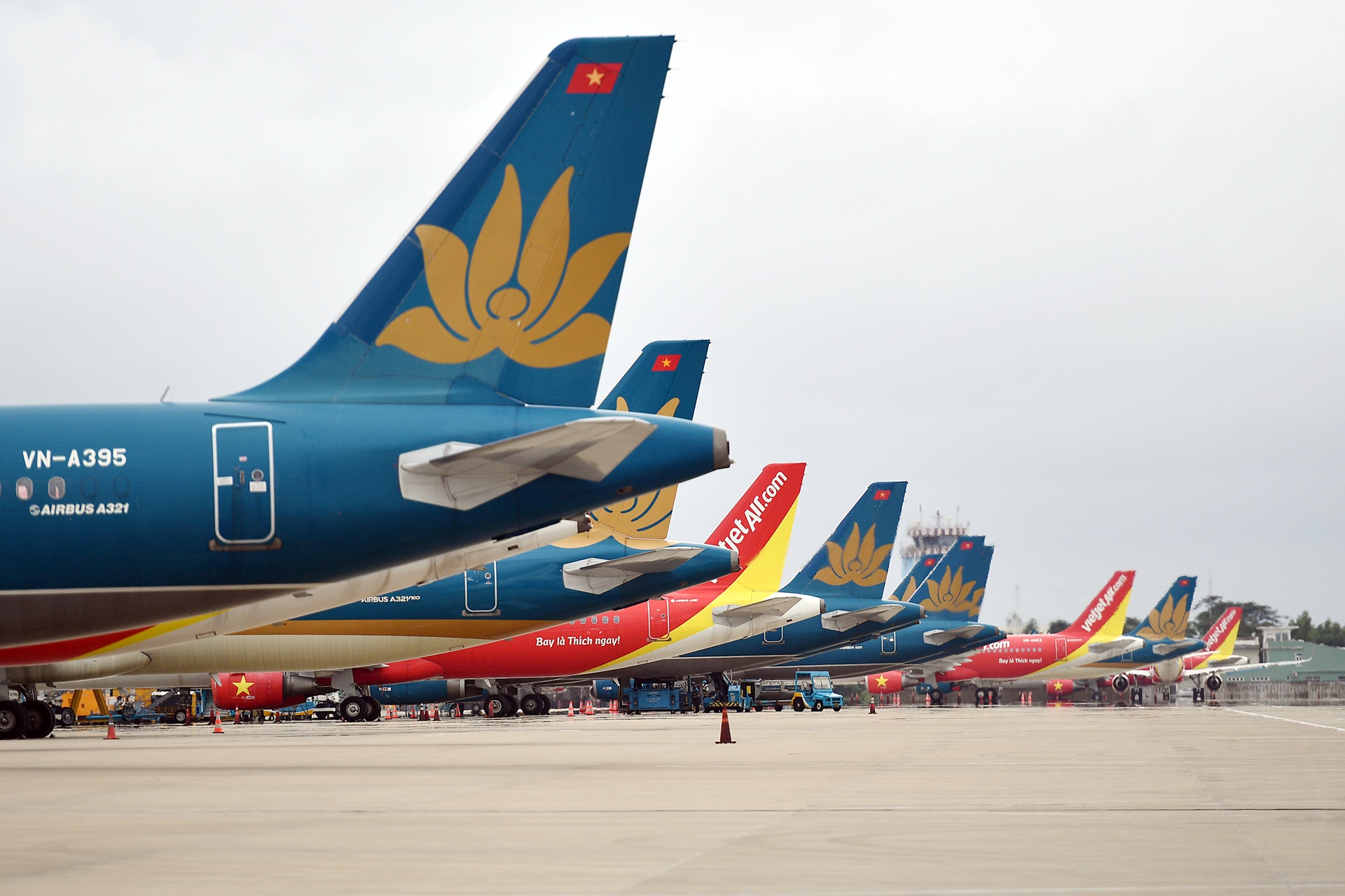 Bộ Tài chính phản hồi về bỏ trần giá máy bay