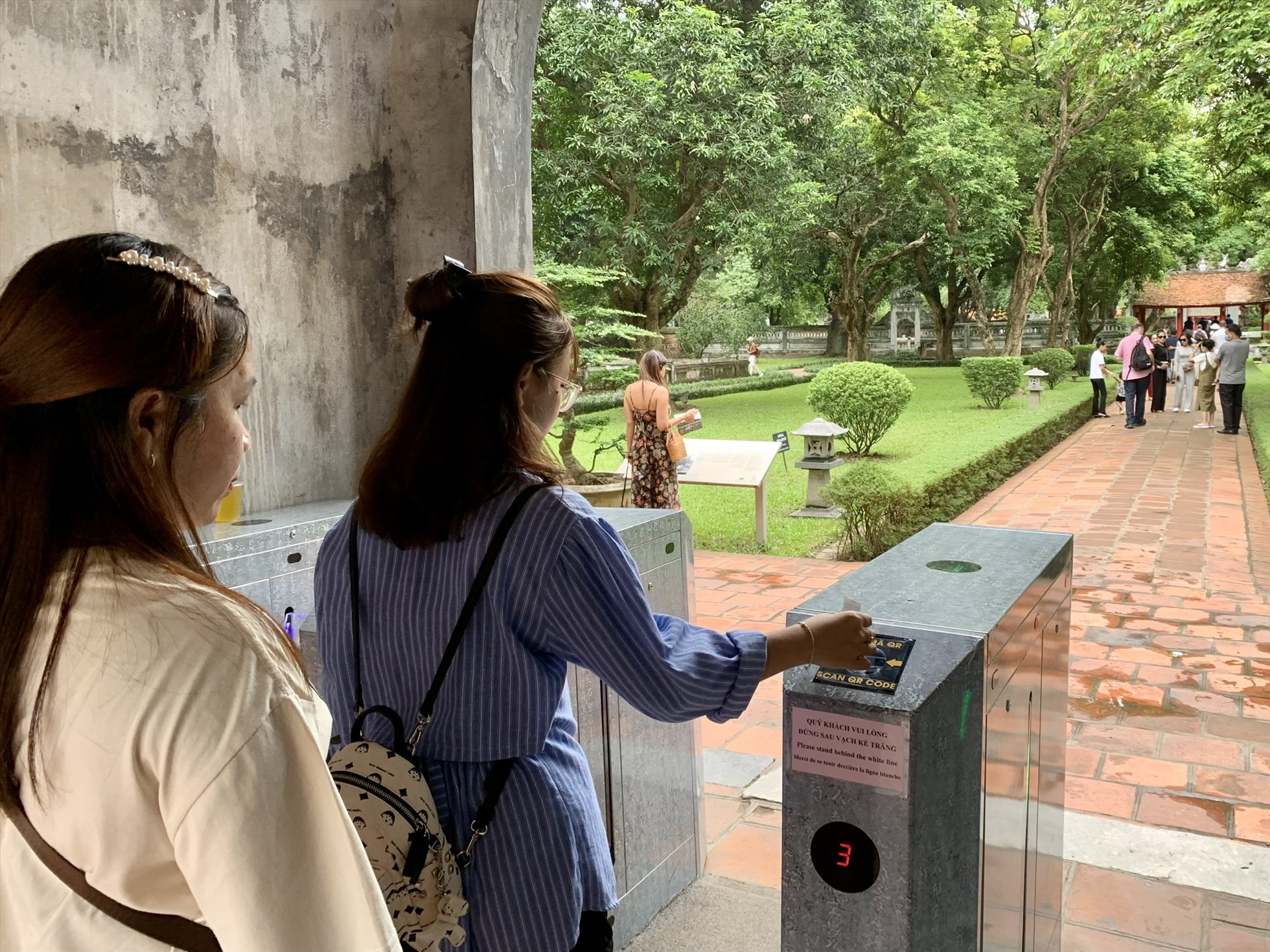 Văn Miếu - Quốc Tử Giám áp dụng vé điện tử cho khách tham quan